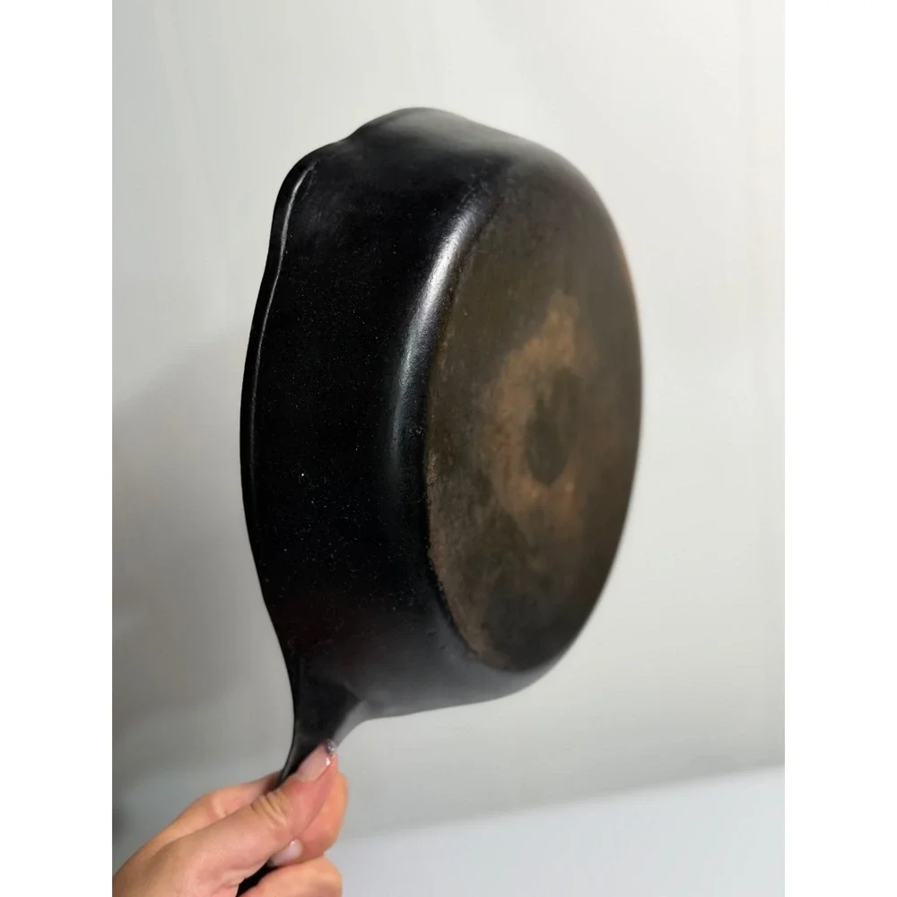 VTG Wagner Cast Iron Skillet Black #7 Round Frying Pan Cookware Kitchenware